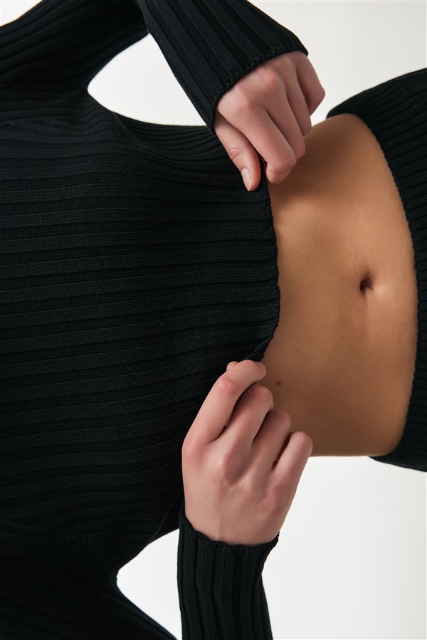 NR FEMME KNITTED CROP TOP BLACK